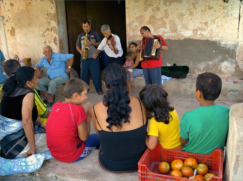 люди, инструменты, отдых, цыгане A Hard Day\'s Nightphoto preview