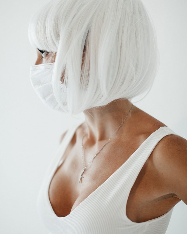 женский портрет корона вирус маска photo preview