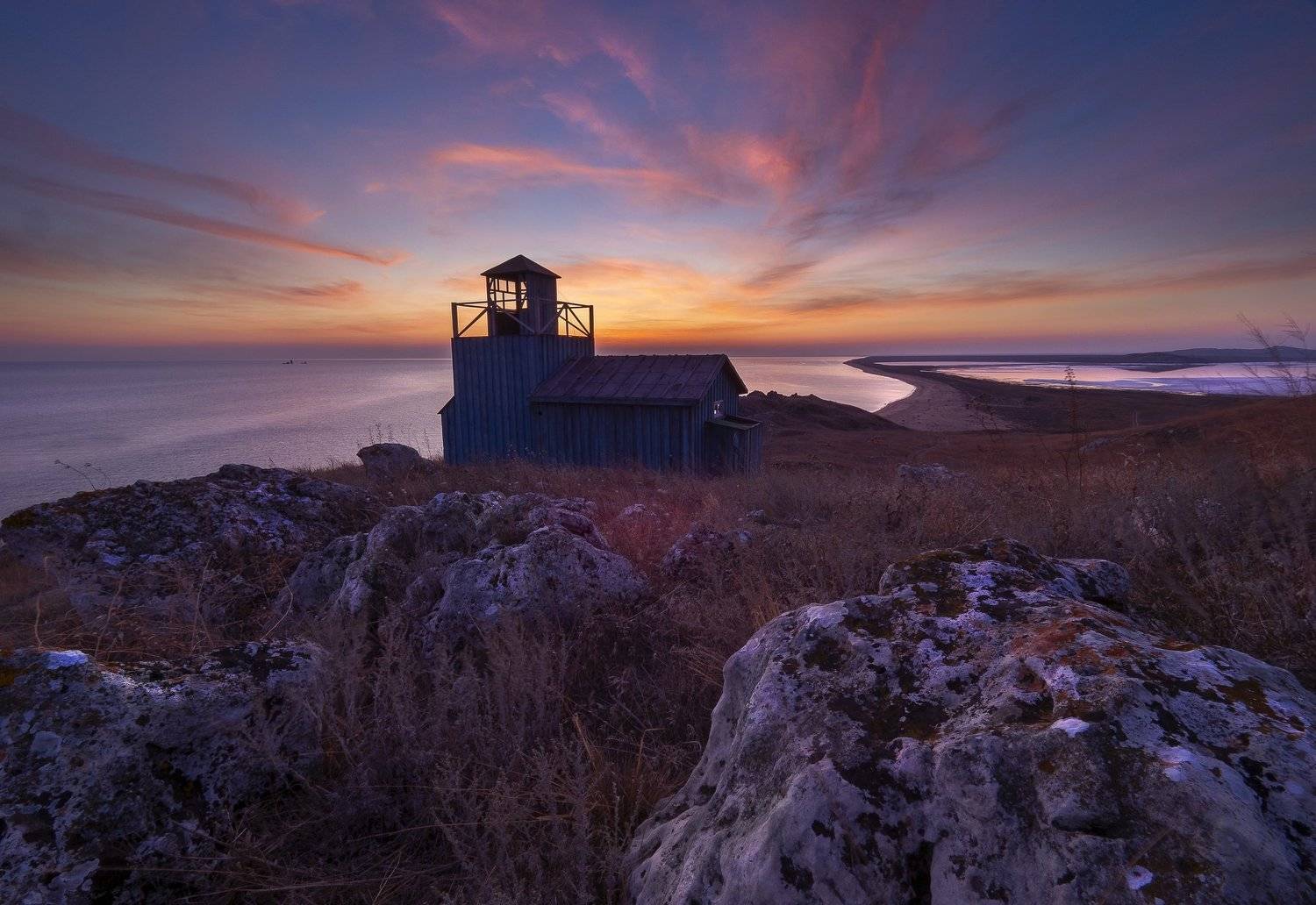 Одиночество созерцания. Автор: Владимир Карпухин крым, crimea, опук, черное море, заповедник, маяк, Владимир Карпухин