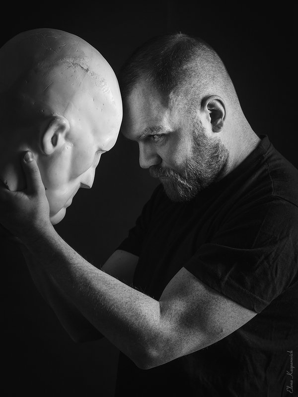 мужской портрет, низкий ключ, чб Поговорим?photo preview