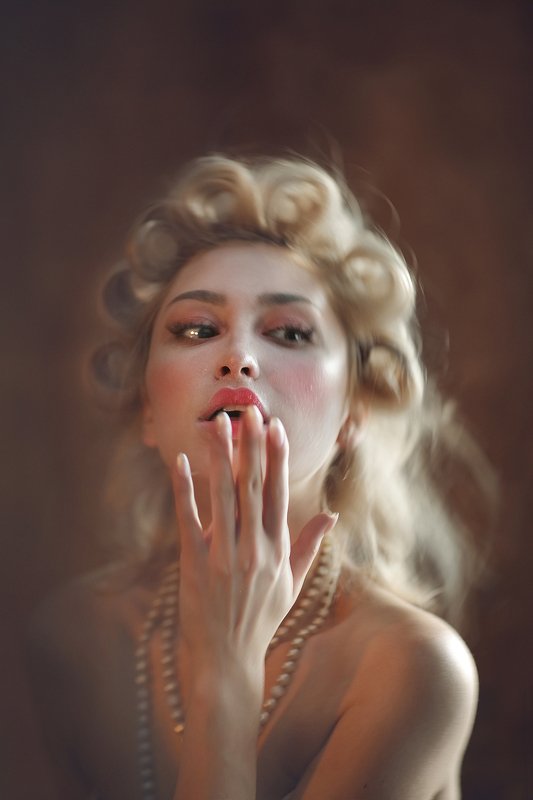 Девушка тайна  она photo preview