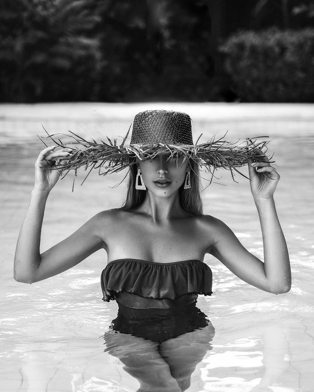 душ, вода, ванная, мокрые волосы, мокрая девушка, девушка в воде, шляпа, бассейн, купальник, вилла, nude, nature, portrait, портрет Альбинаphoto preview