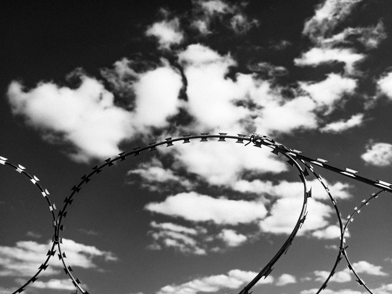 #лучшедома #сидитедома #смотритедома #сквозьдырувмоейголове #чернымчерно Самоизоляцияphoto preview