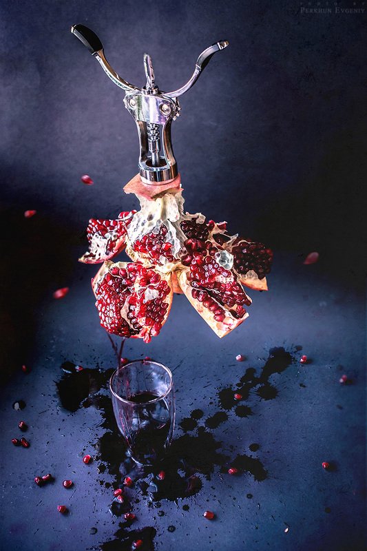 гранат, вино, штопор Гранатовое виноphoto preview