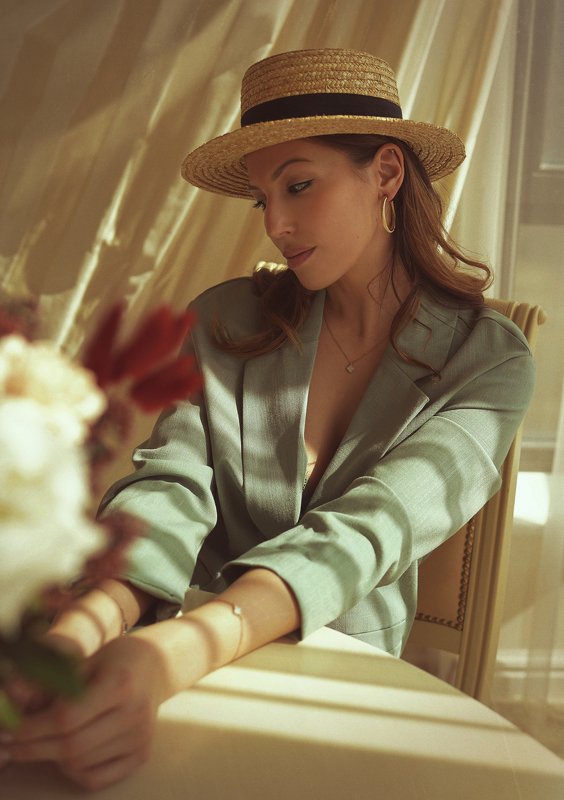 Портрет в шляпкеphoto preview