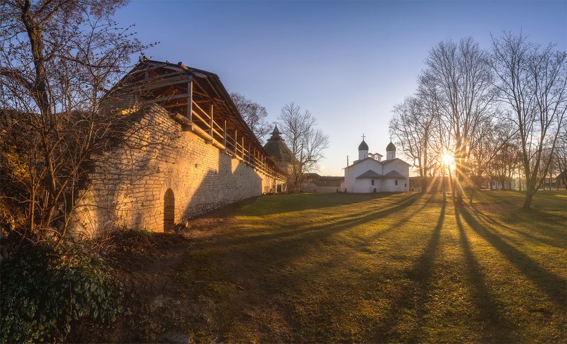 закат, апрель, солнце, псков, россия Церковь Покрова и Рождества от Пролома (Псков) Апрель 2020.photo preview