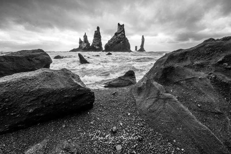 исландия, пейзаж, черно-белое, пальцы тролля, скалы, океан, шторм, природа, фототур, илышев фототур, штормилоphoto preview