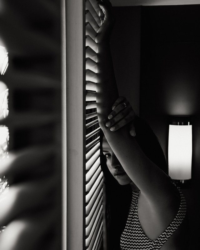 портрет, чб, чернобелое, девушка, свет, portrait, girl Птичка в клетке!photo preview