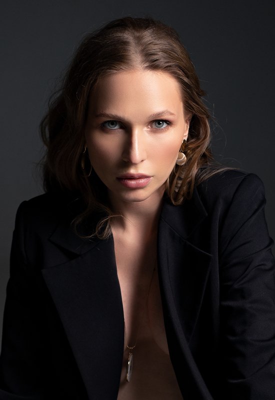 женский портрет, шикарная, красотка. девушка, фэшн, pretty woman, fashion, adult, lips, portrait, girl, attractive, pretty, model, hair, beautiful, natural, female, smile, beauty, studio, lady, elegance, glamour, curly, elegant, Асяphoto preview