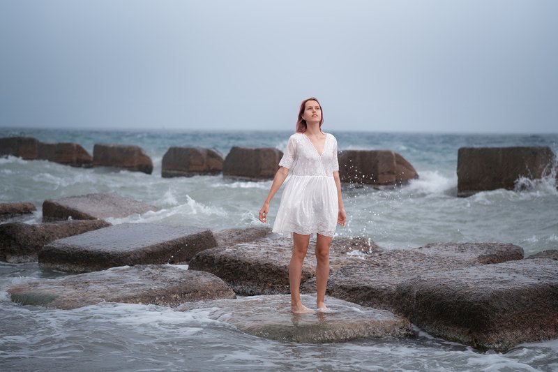 Девушка шторм вода море стихия одиночество Девушка и штормphoto preview