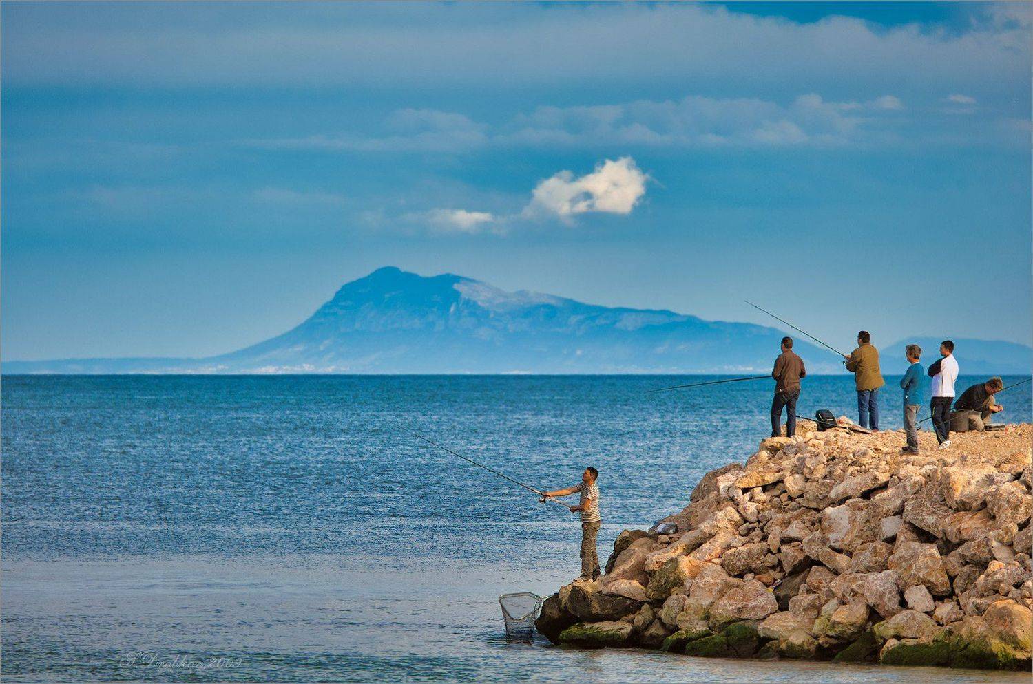 Воскресная рыбалка. Автор: Sergey Drobkov море, пейзаж, волны, вода, небо, облака, рыбалка, люди, Sergey Drobkov