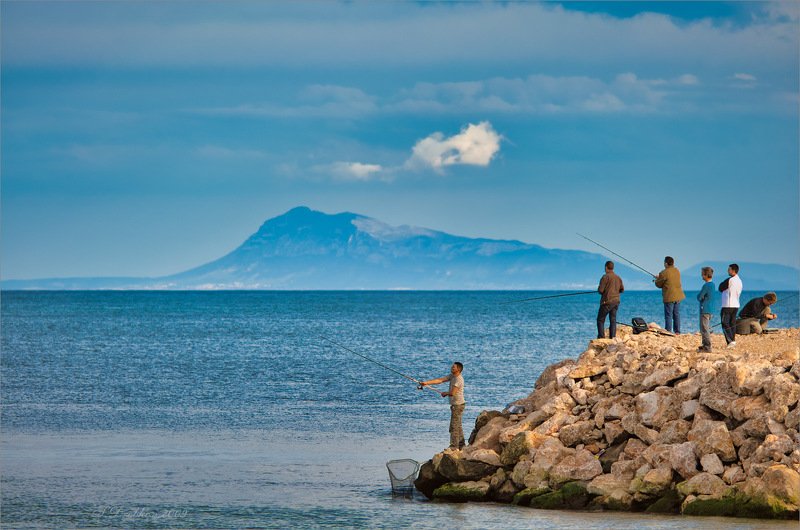 море, пейзаж, волны, вода, небо, облака, рыбалка, люди Воскресная рыбалкаphoto preview