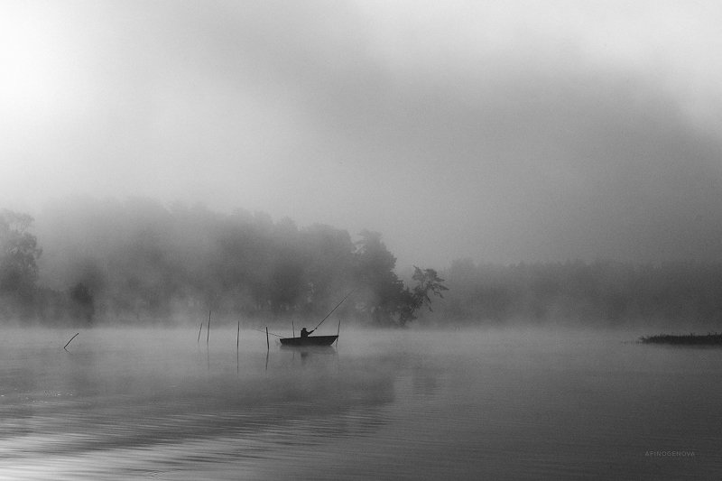 чб монохром рыбак утро туман река волга В ритме утраphoto preview