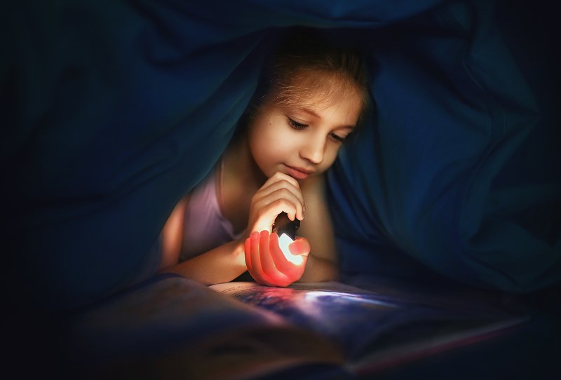 самоизоляция книга девочка За чтениемphoto preview