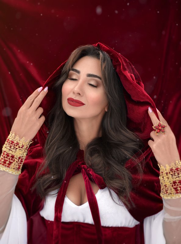 красная шапочка, сказка, сказочная фотосессия, портрет, женский портрет, фильм, мультфильм, красный, хаски, волк, животные, наряд, костюм Красная шапочкаphoto preview