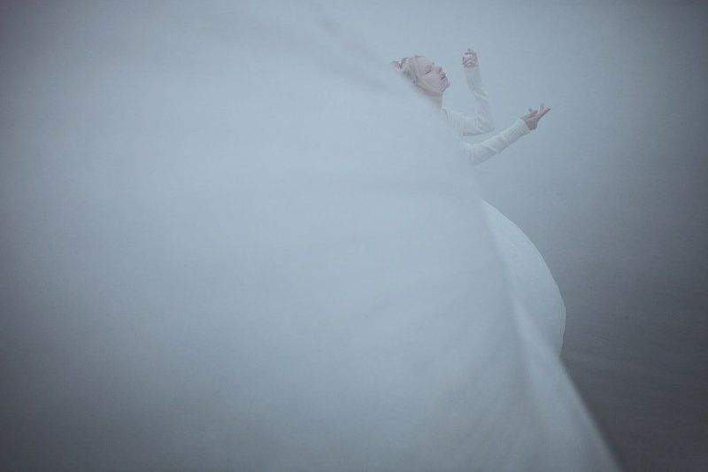 Прогулка по зимней рекеphoto preview