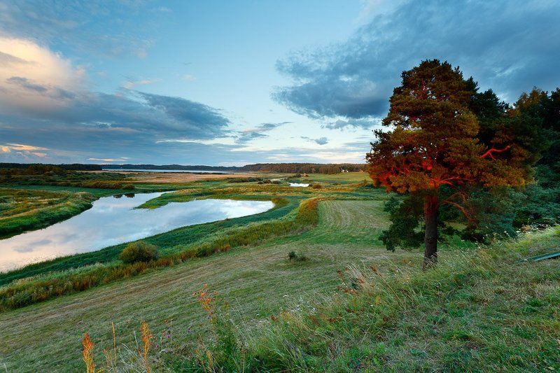 сороть, михайловское, савкина горка, часовня, пушкинские горы Летний вечер на Савкиной Горкеphoto preview