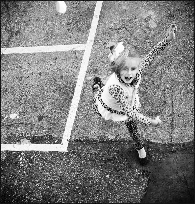 девочка и мячphoto preview