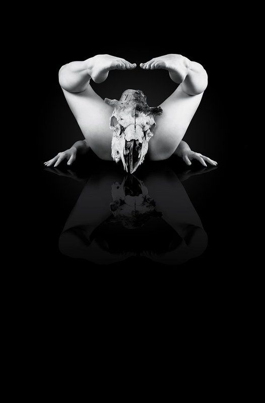 fine art, nude, b&w, deaths head, stockholm Flesh and Bonesphoto preview