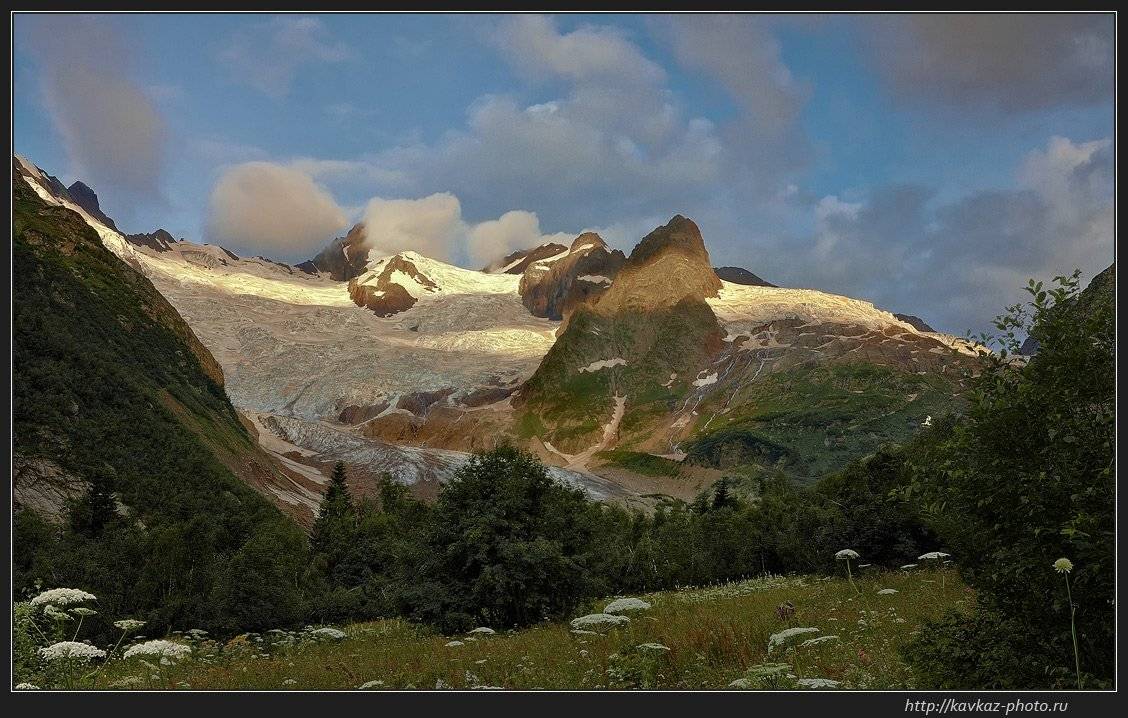 Алибек (Розовый снег). Автор: Николай Стюбко кавказ, , , горы, , , домбай, , , алибек, , , ледник, , , рассвет, , , лето, Николай Стюбко