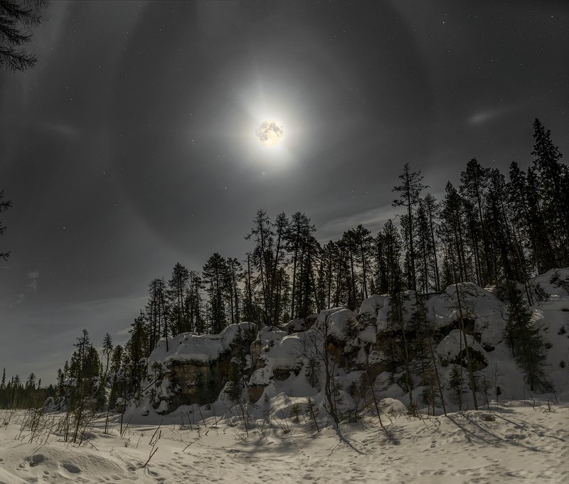 архангельская обасть, закат, зима, мороз, русский север, пинега, луна, гало Ночь на Пинегеphoto preview