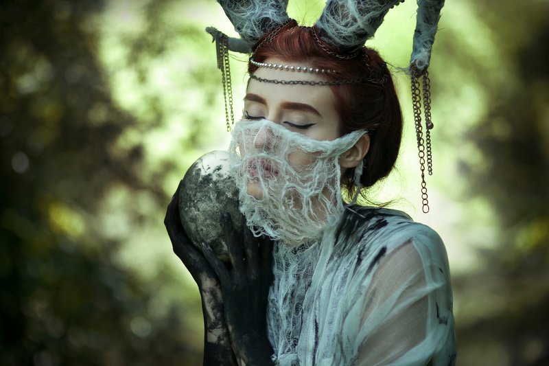 рога, девушка, краска Валерияphoto preview