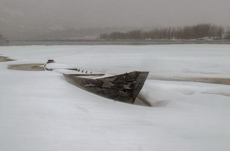 Под дыханьем непогоды, вздувшись, потемнели воды...photo preview