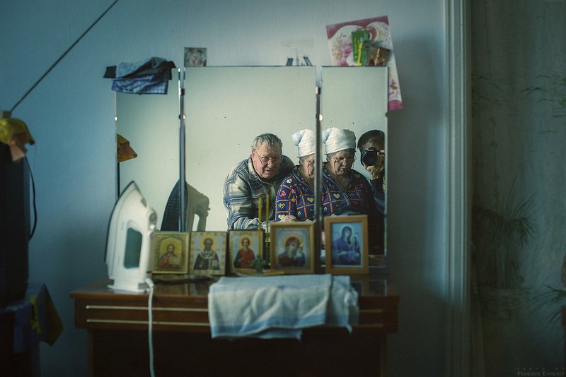 бабушка, дедушка, вещи, икона, утюг, зеркало О чем говорят вещи?photo preview