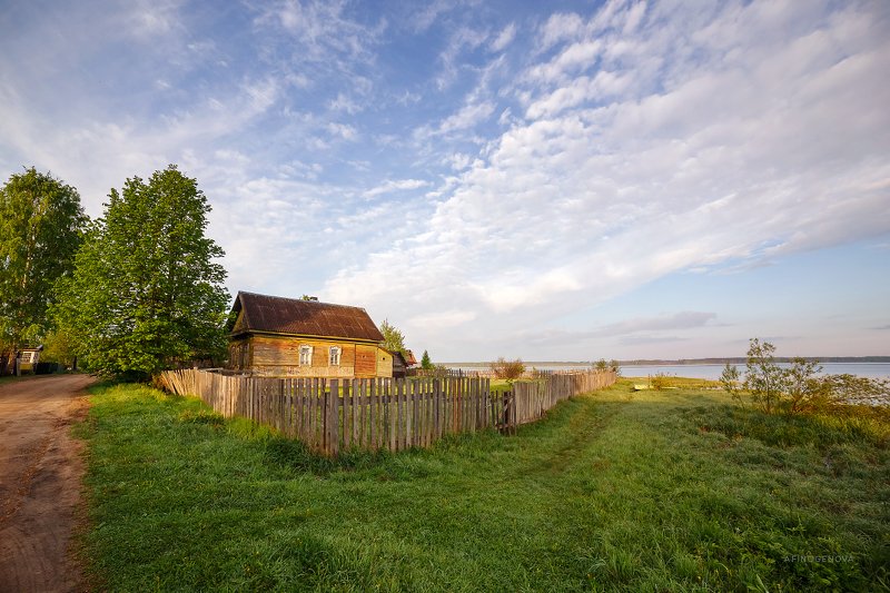 утро облака дом берег Летнее утроphoto preview