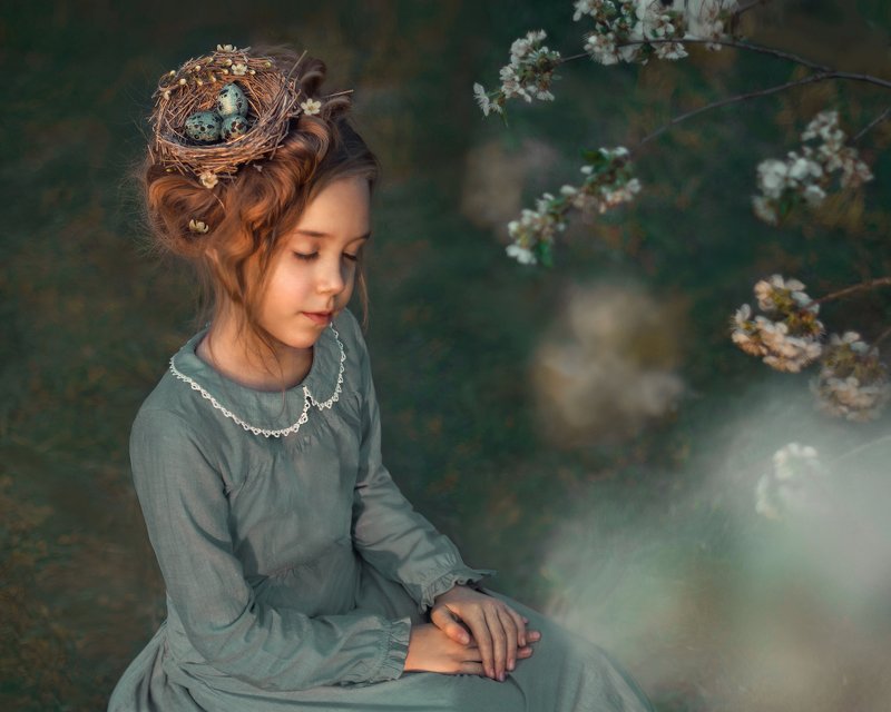 весна, пасха, яйца, гнездо, девочка, цветущая яблоня, цветущие сады, детский портрет Веснаphoto preview