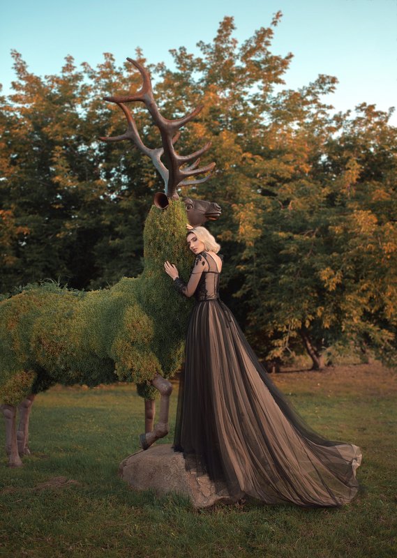 Фауна, олень, каин и герда, лес, парк, осень, рассвет, блондинка, фентези, сказка, магия, сказочная фотография, волшебство, волшебная фотография, фешн, fashion, deer Фаунаphoto preview