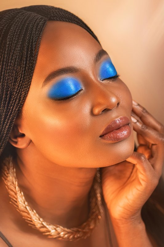 Девушка макияж синий золото мечта темнокожая шоколад Синий мейкphoto preview