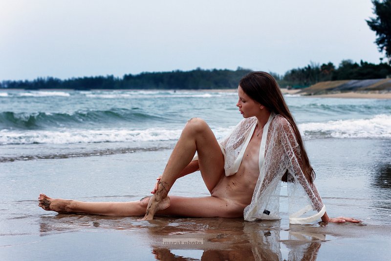 girl and sandphoto preview