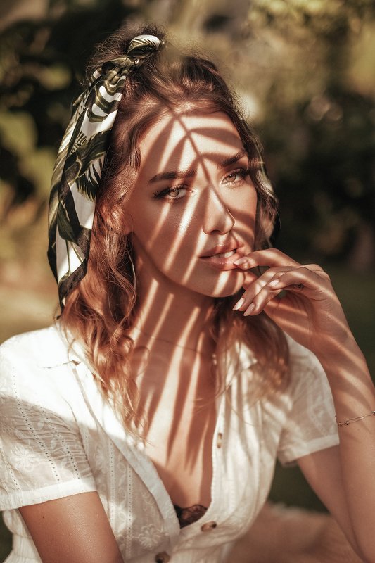 девушка, портрет, лето, трава, зелень, nature, бали, остров, пальмы, девушка в шляпе, солнце, свет, зеленые глаза Дианаphoto preview