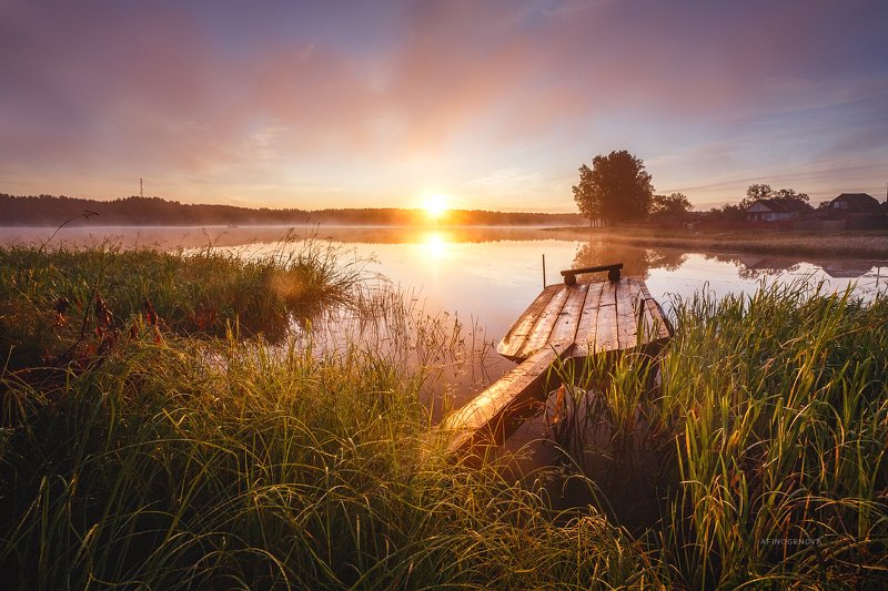 утро рассвет туман солнце берег лодка В тишине рассветаphoto preview