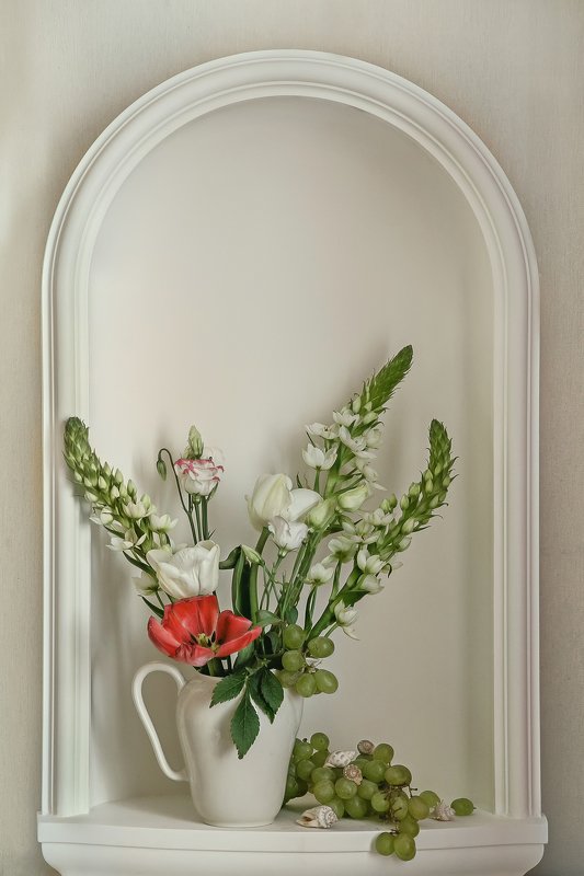 натюрморт, ниша, фарфор, цветы, виноград, ракушки Цветы в нишеphoto preview