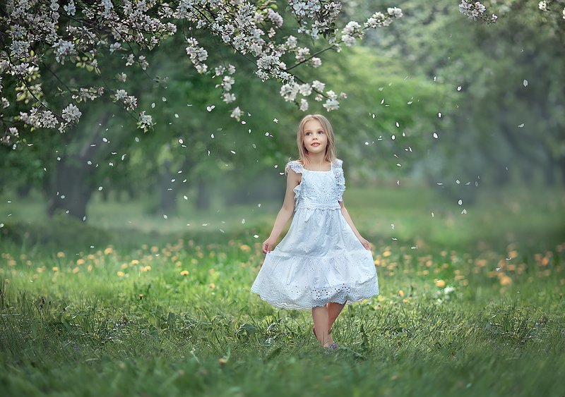 Весна май девочка Веснаphoto preview