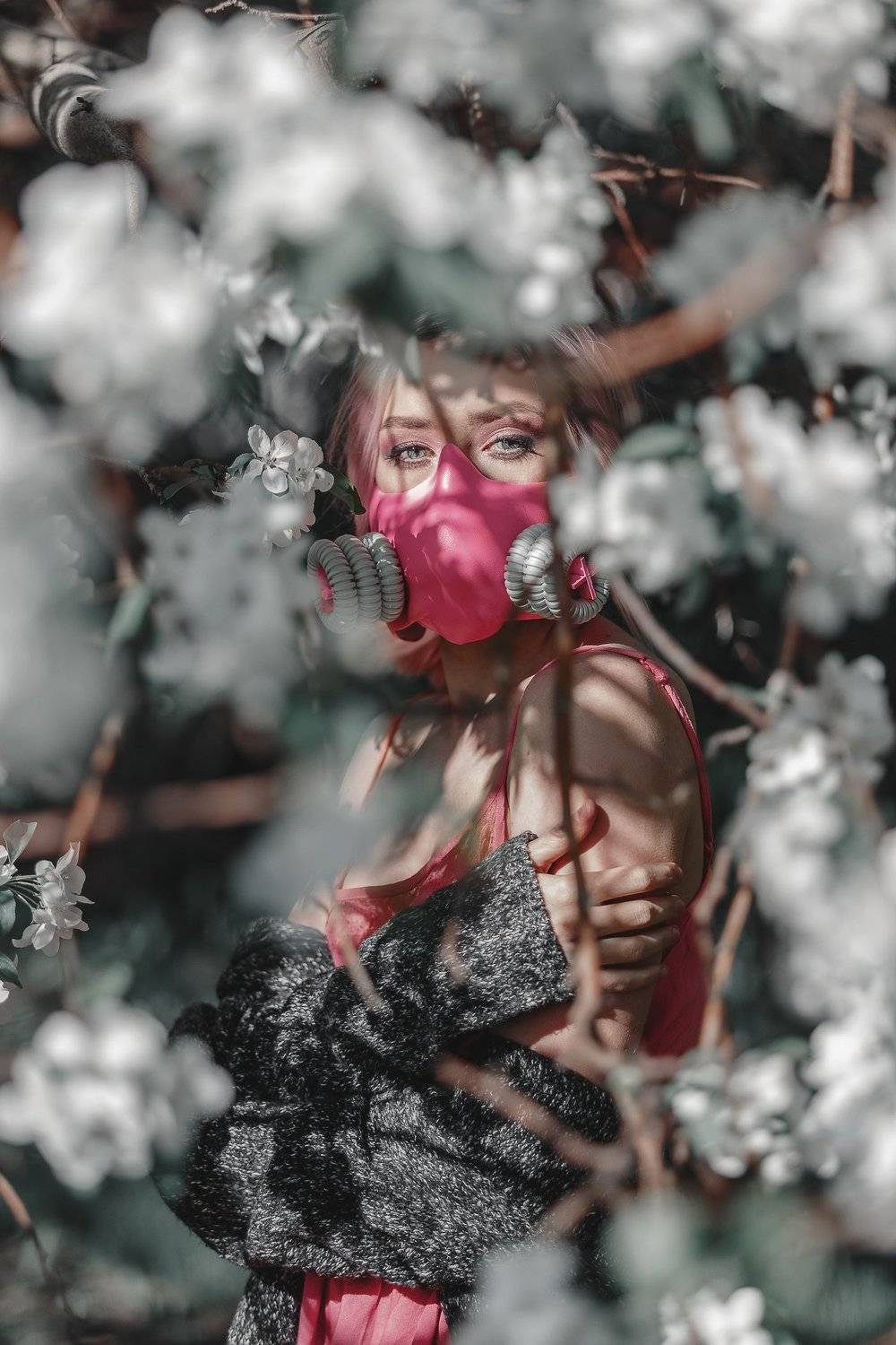 The spring we deserve.. Автор: Антон Губанов spring, apple trees, mask, covid-19, весна, яблони, маска, девушка, портрет., Антон Губанов