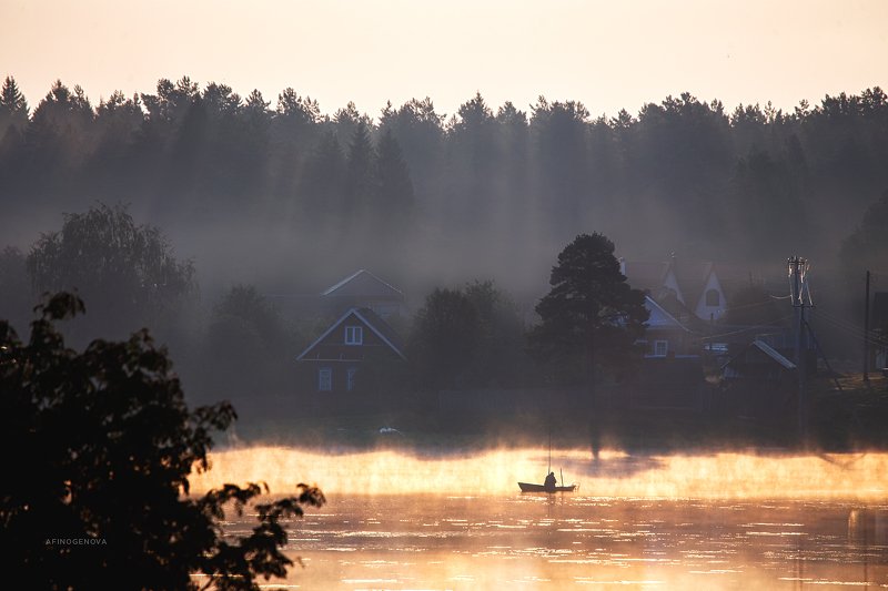 утро рассвет лодка рыбак лес ###photo preview
