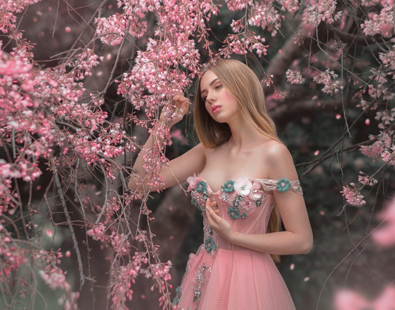 магнолия, розовый, цветения, цветы, девушка, нимфа, весна, природа, красавица, сказочное фото, образ, розовое платье, костюм, сказка, волшебство, лепестки, магия, сочи, портрет, женский портрет, юность, молодость, нежность, церцис Онаphoto preview