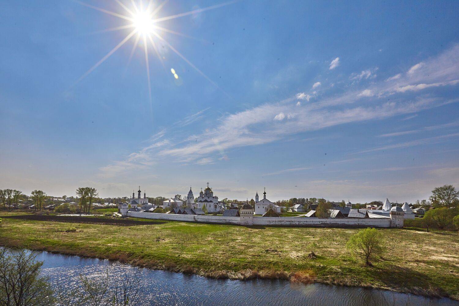 Весна…Свято-Покровский женский монастырь был основан в 1364 году. Суздаль. Автор: akmal , akmal