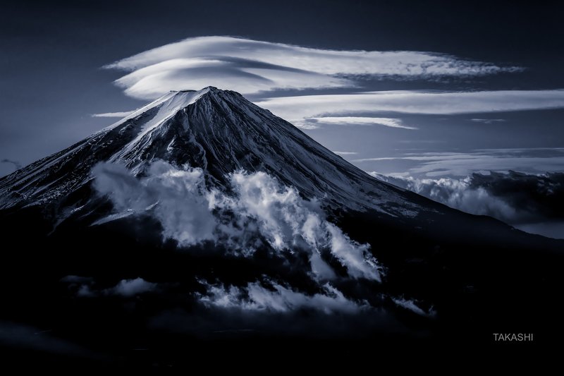 Fuji,Japan,mountain,clouds,snow,summit,top,autumn, Clouds on the summitphoto preview