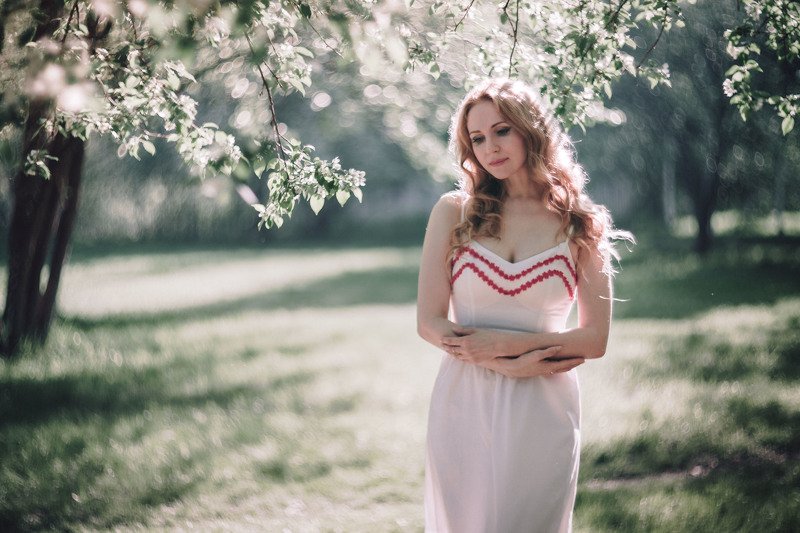 девушка, портрет, весна, солнце, свет, дерево, яблоня весенняяphoto preview