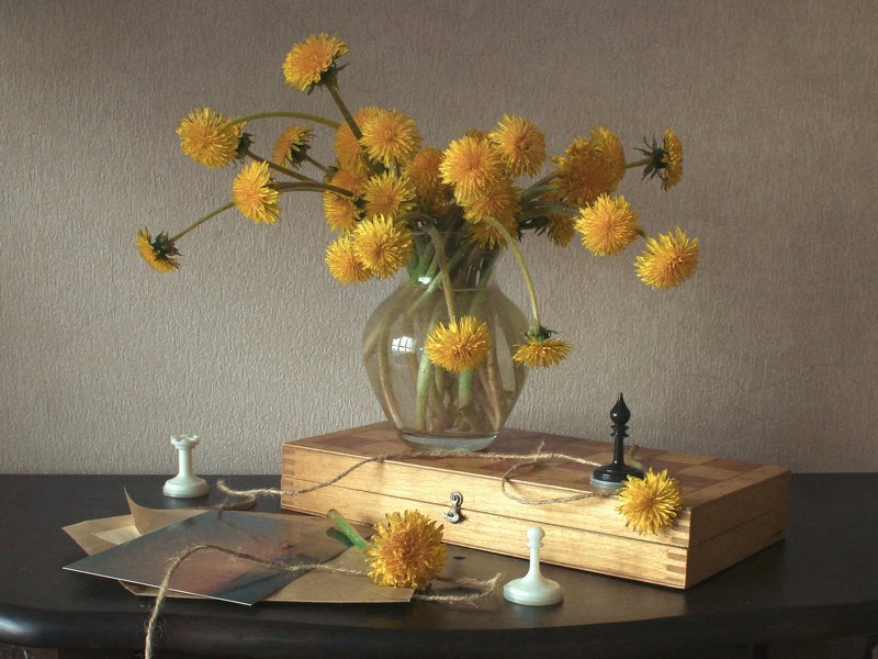 натюрморт, желтый, still life, одуванчики, шахматы Натюрморт с шахматами фото превью