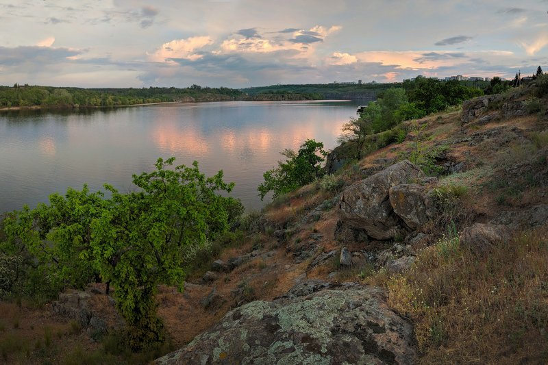вечер,вода,закат,запорожье,краски,май,небо,отражение,река,река днепр,релакс,скалы,хортица,вырва ***photo preview