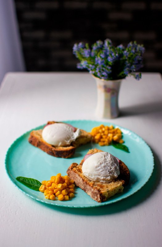 еда, фуд-фотография, яйца_пашот, хлеб, редис, цветы, кукуруза, тарелка, французская_еда Французский завтракphoto preview