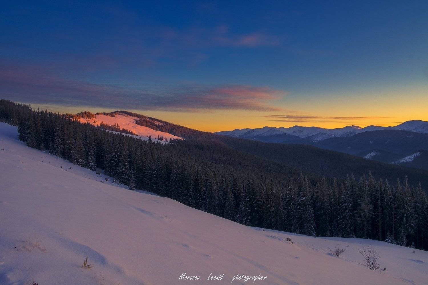 Вид з г. Під-Бердо. Автор: Леонид Морозов #nature, #туман, #лес, #oсень, #украина, #карпаты, #пейзаж, #закат, #туман, #солнце, #свет, #mountain range, #mountains, #туризм, #лес, #nature, #природа,, Леонид Морозов