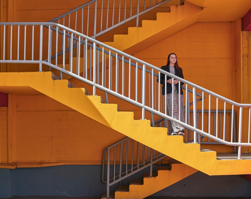 девушка, платье,лестница, желтый, геометрия, Танюшаphoto preview