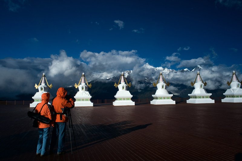 mood portrait. landscapes A wife sings her husband\'s tunephoto preview