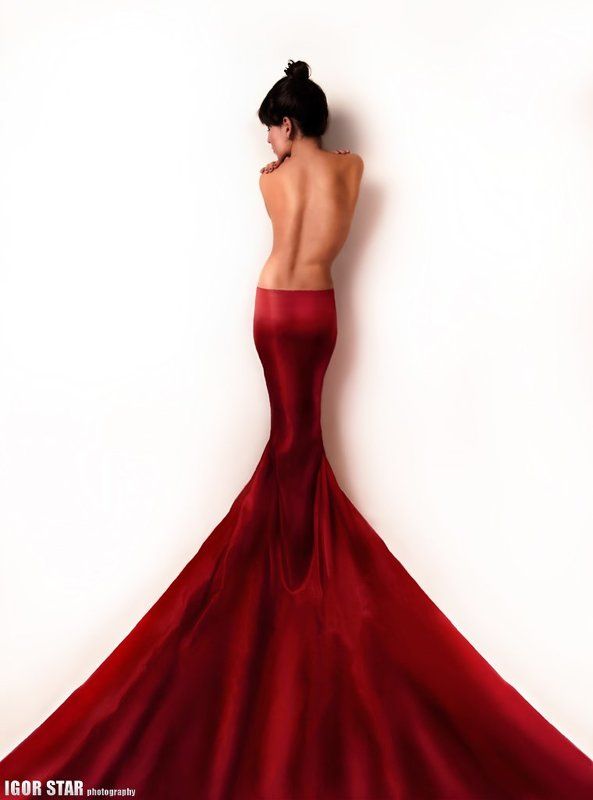 Lady in redphoto preview